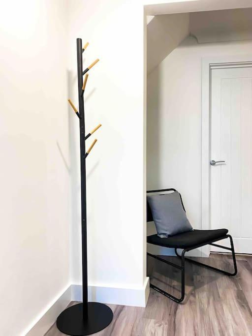 Modern Flat Near Train Station With Free Parking Διαμέρισμα CBG Εξωτερικό φωτογραφία