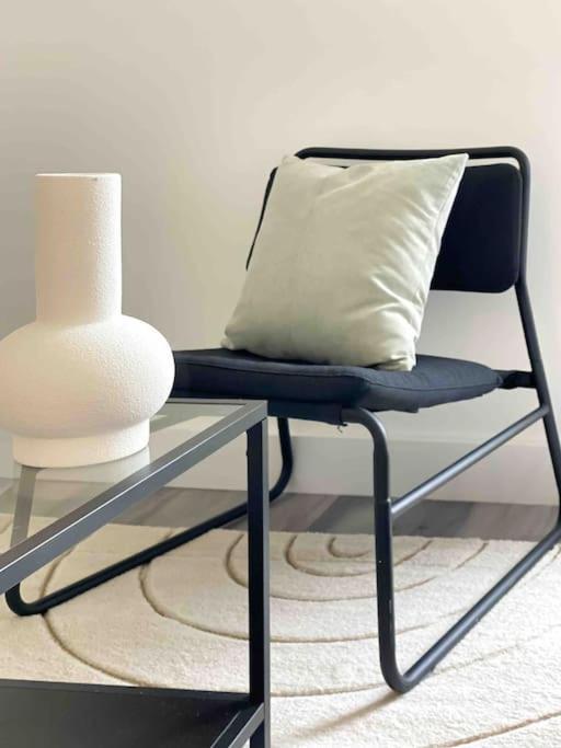 Modern Flat Near Train Station With Free Parking Διαμέρισμα CBG Εξωτερικό φωτογραφία